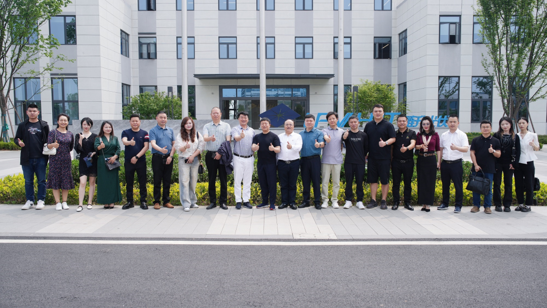 Focus | Yang Jianping, President of Chengdu Ya'an Chamber of Commerce, and his delegation visited Leascend Photovoltaic Technology for inspection